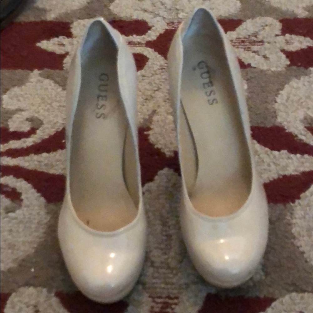 Guess nude pumps